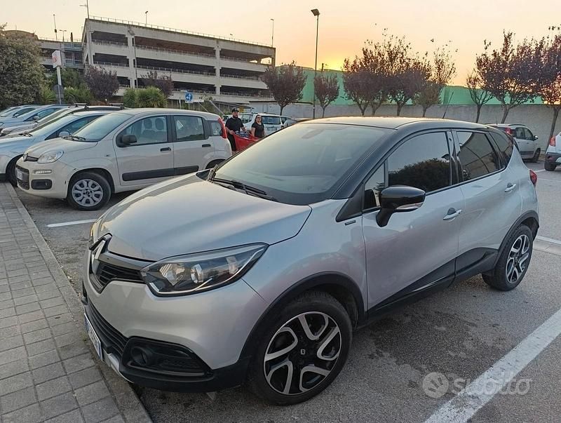 Usata Renault Captur 90 CV (66 kW) 2016 SUV