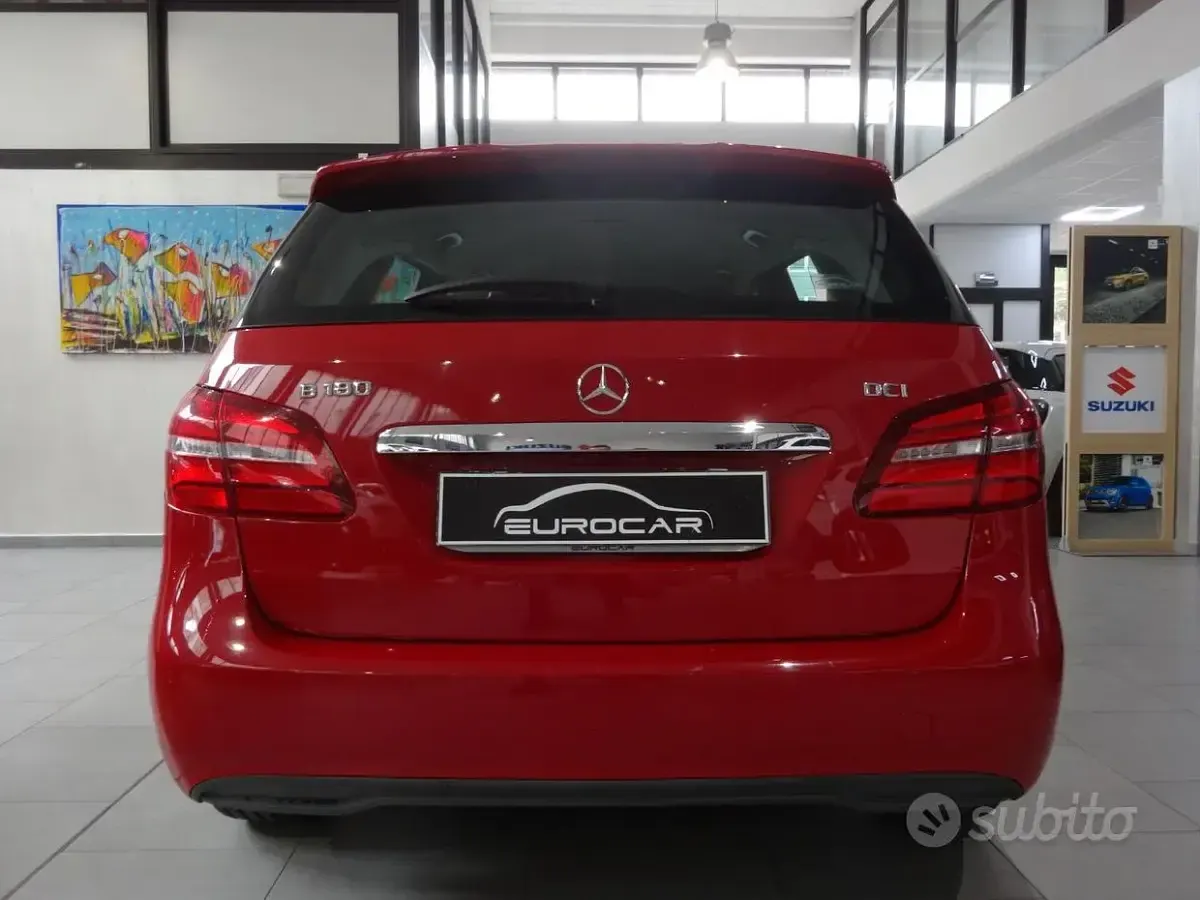 Usata Mercedes B180 Business 109 CV (80 kW) 2015 Rosso Utilitaria