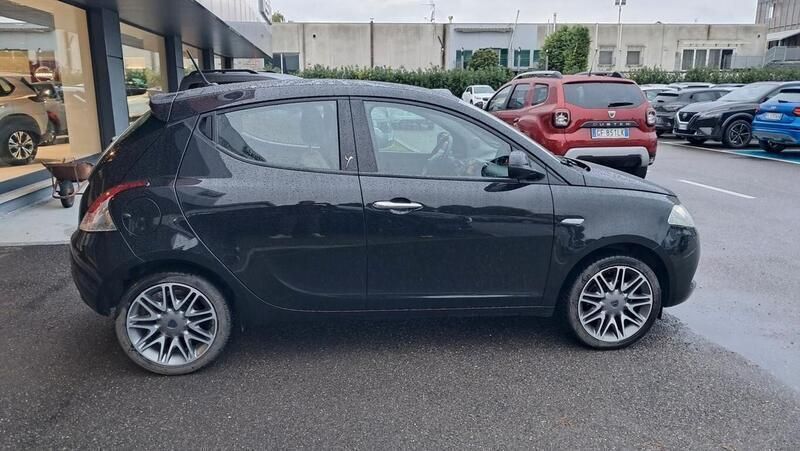 Usata Lancia Ypsilon Platinum 69 CV (50 kW) 2016 Nero Utilitaria