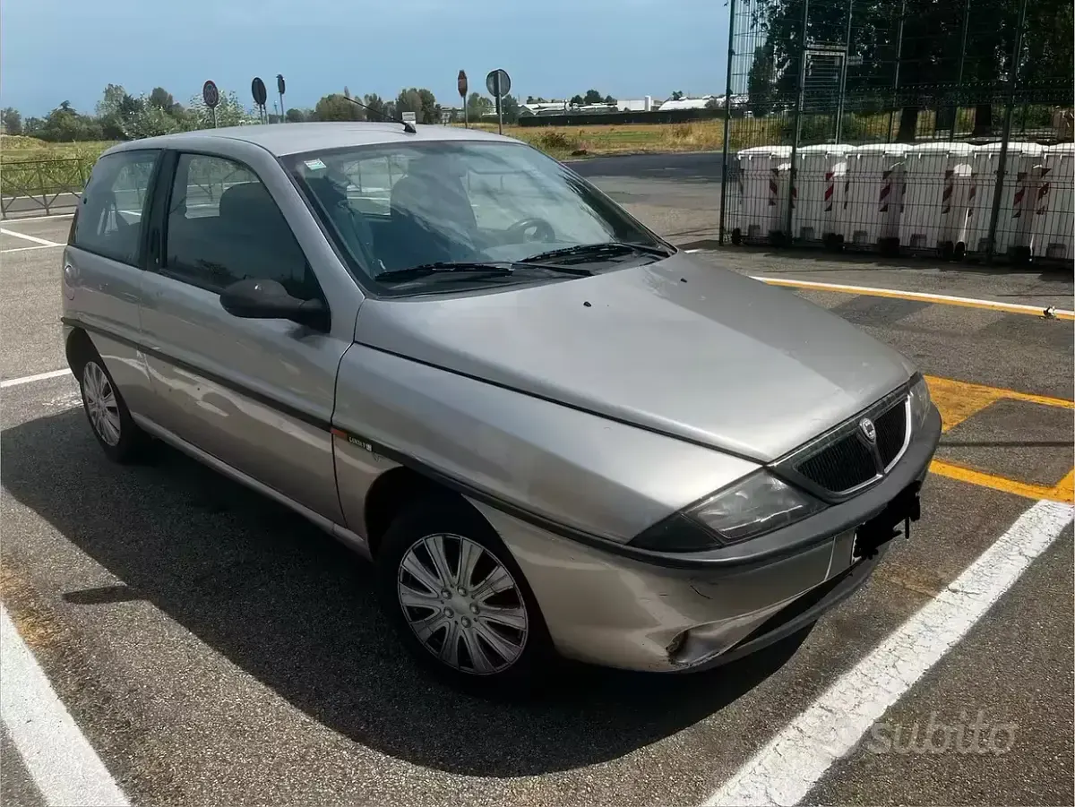 Usata Lancia Ypsilon 2000 Grigio Utilitaria