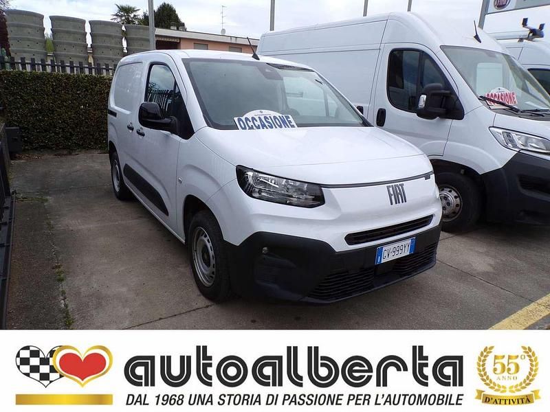 Usata Fiat Doblò 101 CV (74 kW) 2024 Bianco pastello Monovolume