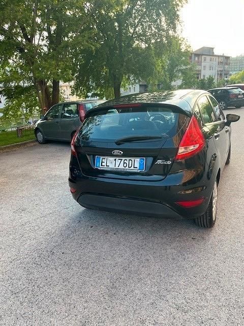 Usata Ford Fiesta 95 CV (69 kW) 2012 Nero Utilitaria