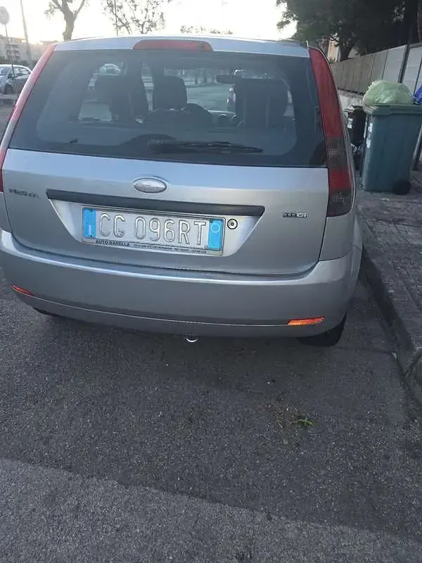 Usata Ford Fiesta Ghia 68 CV (50 kW) 2003 Utilitaria