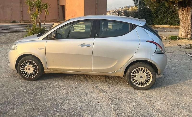 Gebraucht Lancia Ypsilon Silver 69 PS (50 kW) 2018 Grau Kleinwagen