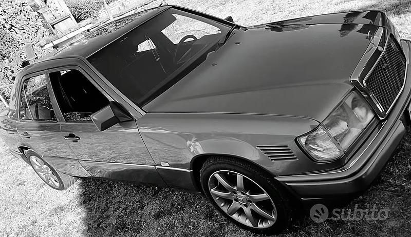 Usata Mercedes 190 126 CV (92 kW) 1990 Marrone Berlina