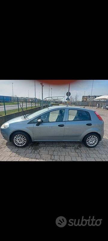 Usata Fiat Punto Classica 65 CV (47 kW) 2009 Grigio Utilitaria
