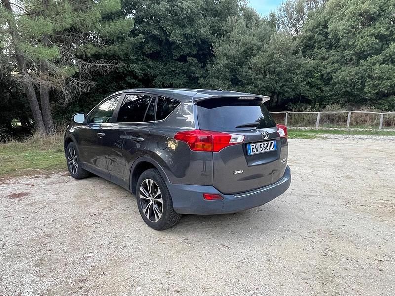 Usata Toyota RAV4 128 CV (94 kW) 2014 Nero Berlina