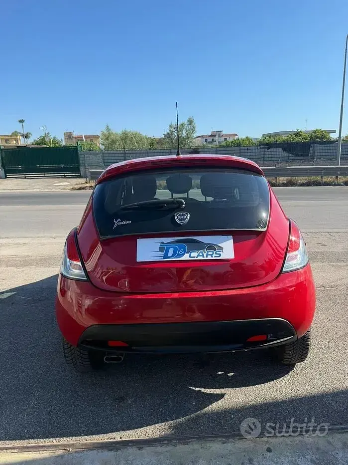 Usata Lancia Ypsilon Gold 69 CV (50 kW) 2014 Rosso Utilitaria