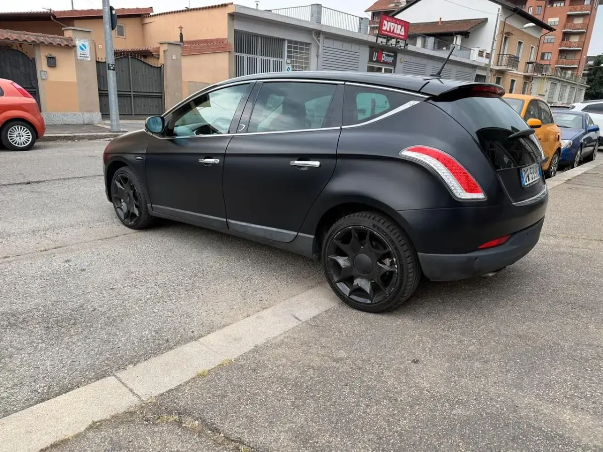 Begagnad Lancia Delta 200 HK (147 kW) 2009 Svart Halvkombi