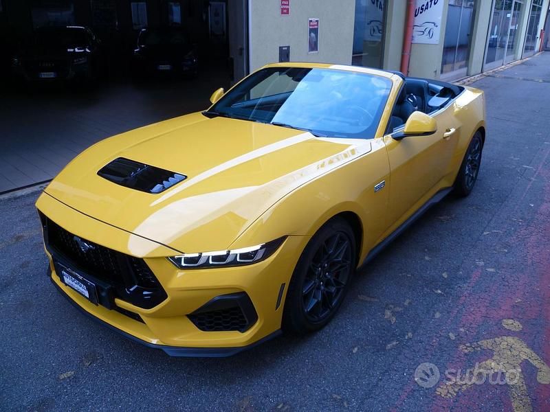 Usata Ford Mustang GT Convertible 449 CV (330 kW) 2024 Yellow splash Cabrio
