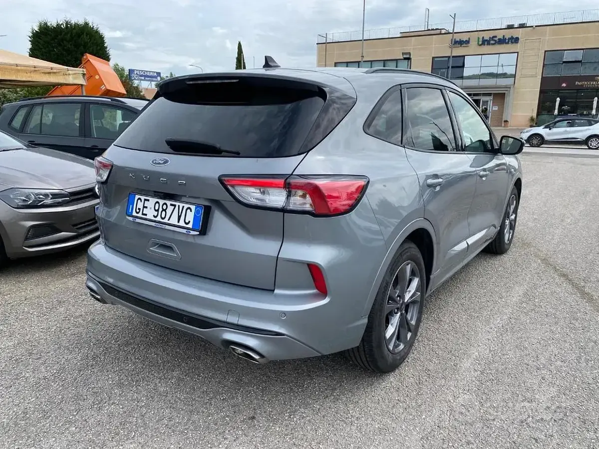 Usata Ford Kuga ST-Line 120 CV (88 kW) 2021 Grigio SUV