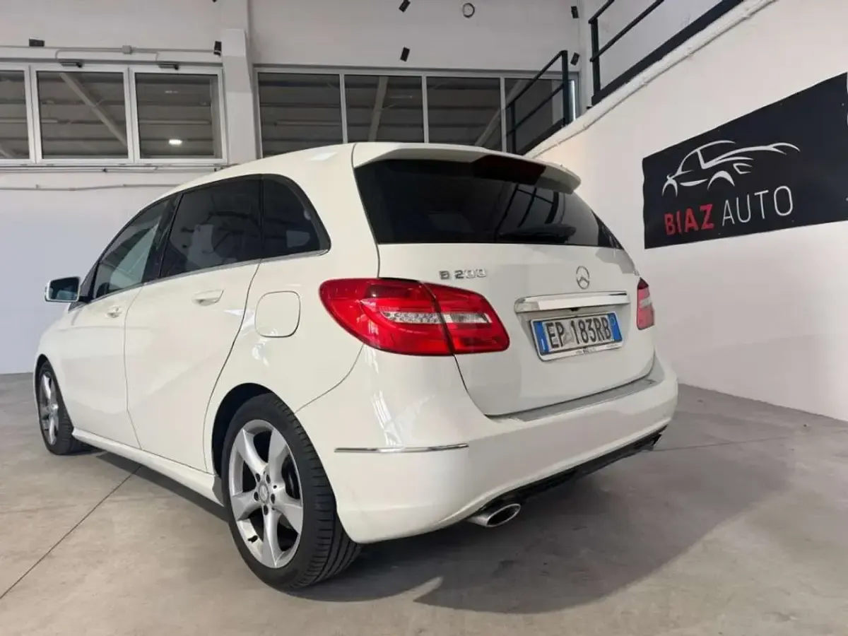 Usata Mercedes B200 Premium 136 CV (100 kW) 2013 Bianco Utilitaria