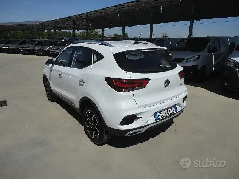 Usata MG ZS Luxury 111 CV (81 kW) 2023 Bianco SUV