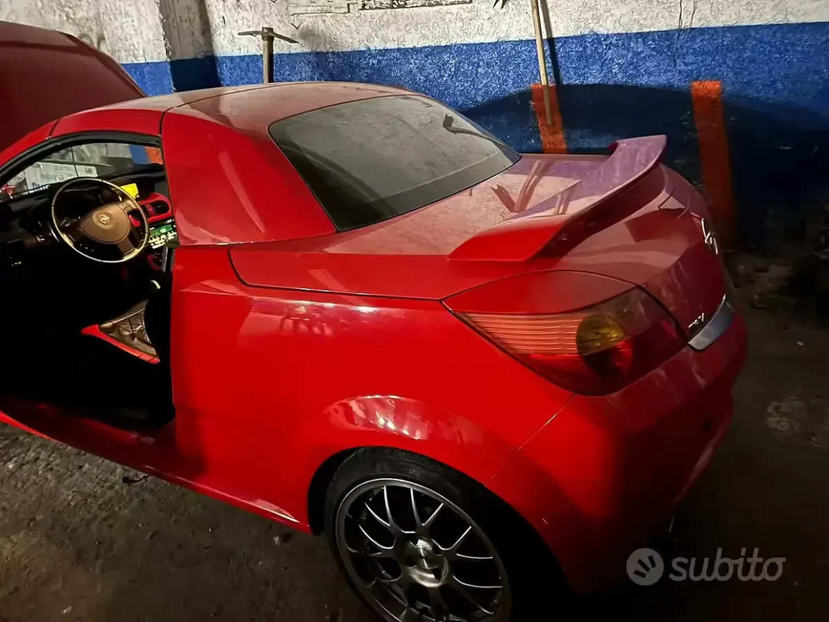 Usata Opel Tigra 90 CV (66 kW) 2006 Rosso Cabrio