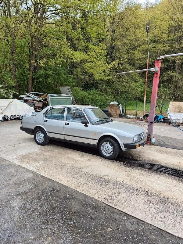 Usata Alfa Romeo Alfetta 122 CV (89 kW) 1983 Berlina
