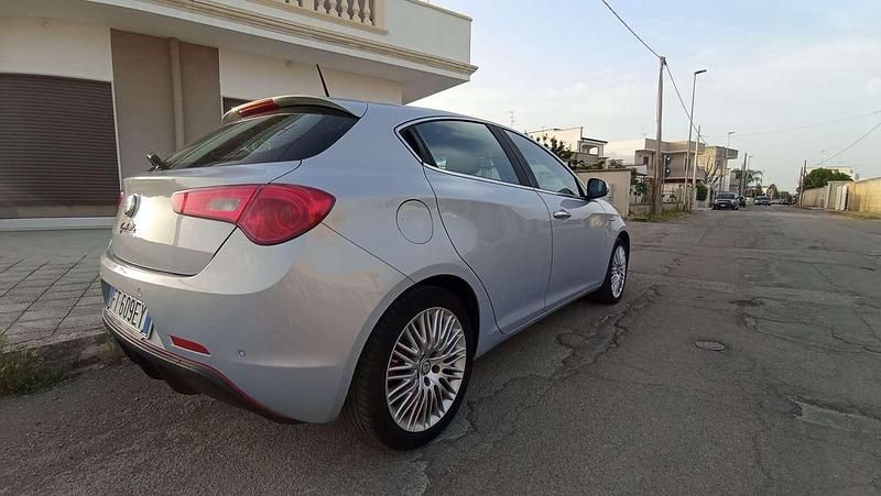 Usata 2014 Alfa Romeo Giulietta Exclusive Due volumi | 6400 € (Buon prezzo) - Immagine 1/4