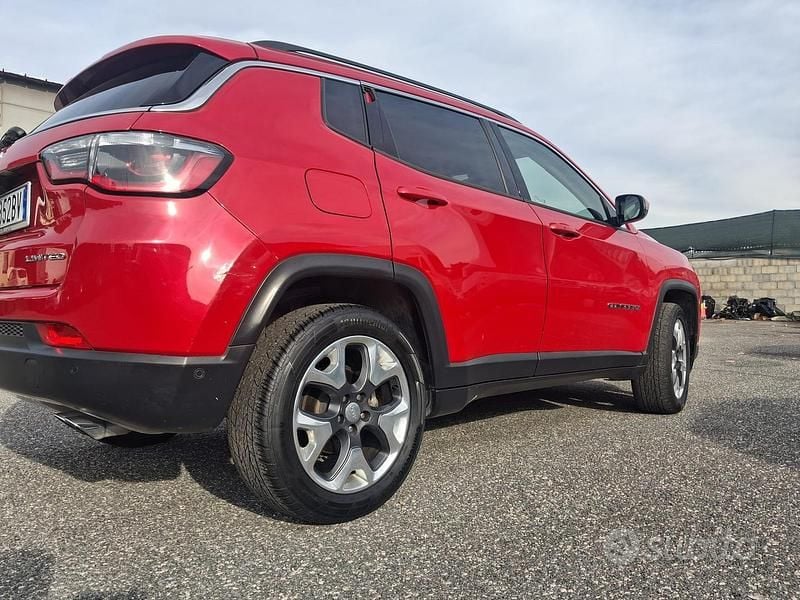 Gebraucht Jeep Compass 120 PS (88 kW) 2017 Rot SUV