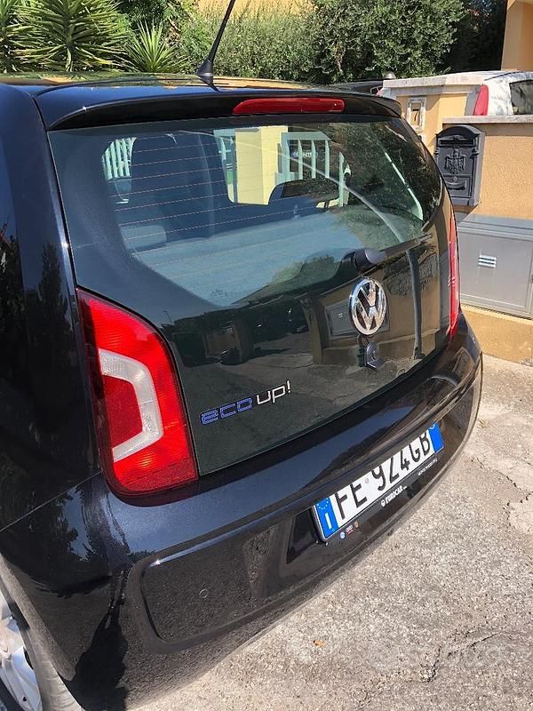 Usata VW up! CLUB 68 CV (50 kW) 2015 Nero Utilitaria