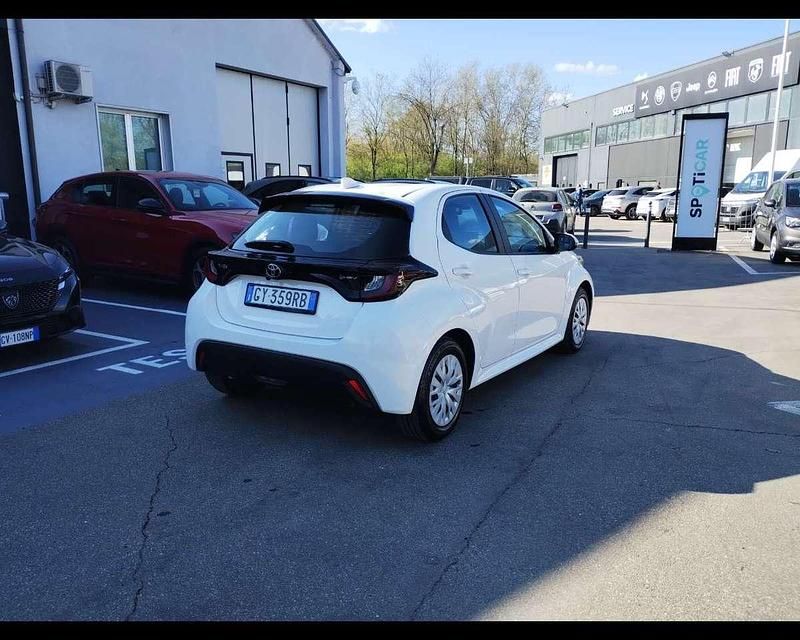 Usata Toyota Yaris Hybrid Active 92 CV (67 kW) 2025 Bianco Berlina