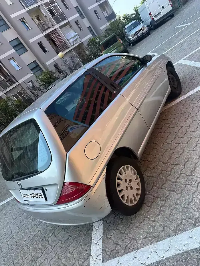 Usata Lancia Ypsilon 60 CV (44 kW) 2002 Grigio Utilitaria