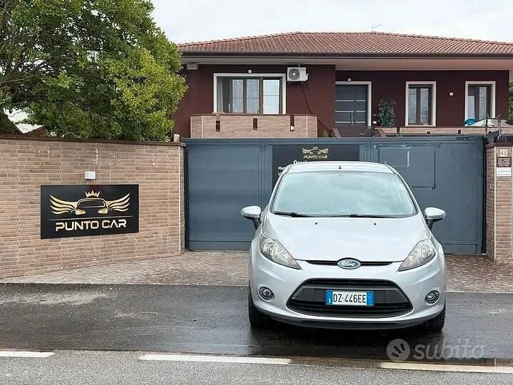 Second-hand Ford Fiesta Titanium 82 CP (60 kW) 2010 Gri Berlinǎ