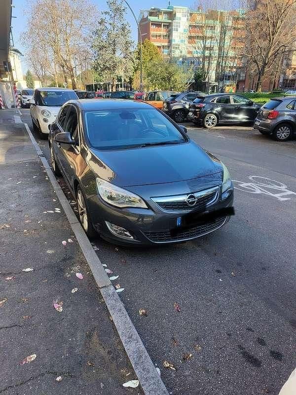 Usata Opel Astra Cosmo 110 CV (80 kW) 2010 Berlina