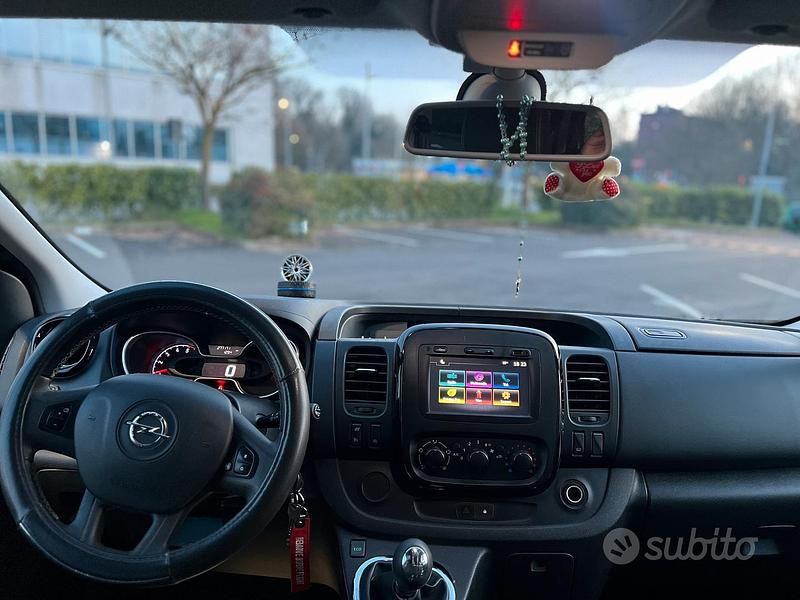 Usata Opel Vivaro 120 CV (88 kW) 2018 Nero Monovolume