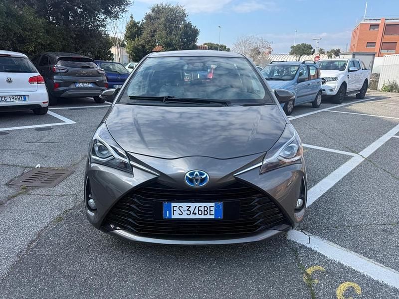 Usata Toyota Yaris Hybrid Edition 73 CV (53 kW) 2018 Grigio Berlina