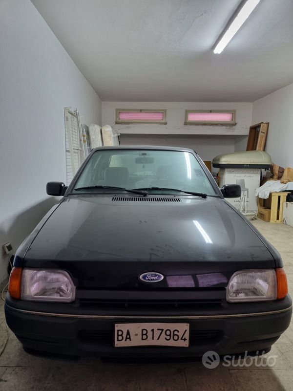 Usata Ford Escort Ghia 61 CV (44 kW) 1990 Nero Berlina