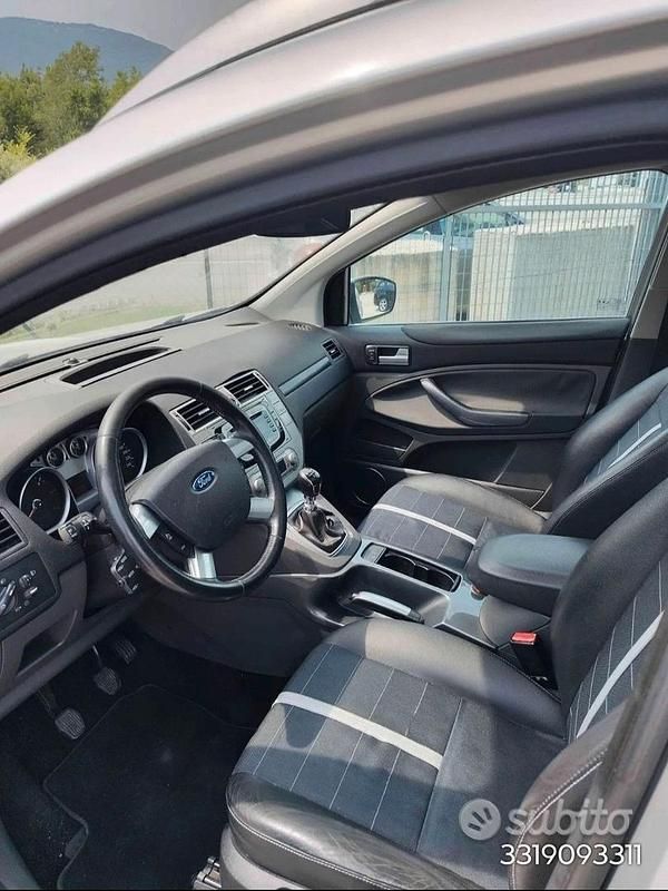 Usata Ford Kuga 163 CV (119 kW) 2011 Grigio SUV