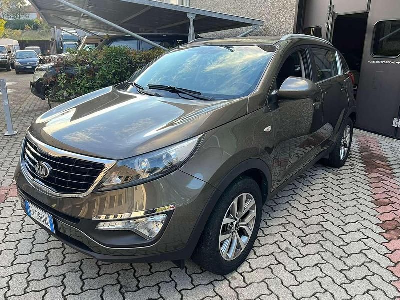 Grigio Usata 2015 Kia Sportage SUV | 10.990 € (Buon prezzo) - Immagine 1/4