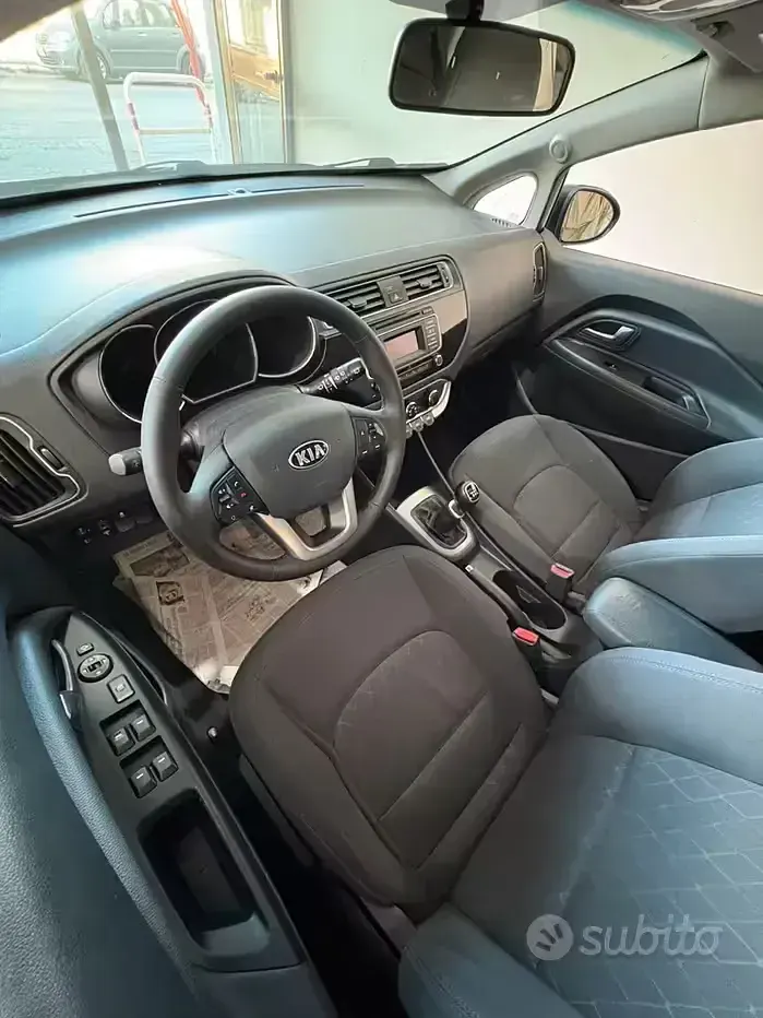 Usata Kia Rio 75 CV (55 kW) 2015 Nero Berlina