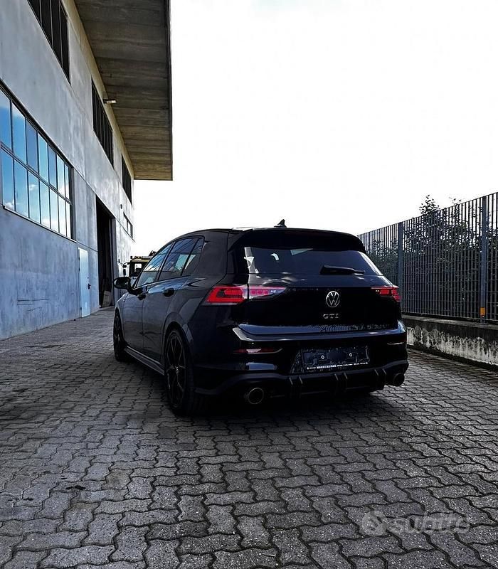 Usata VW Golf VIII GTI 265 CV (194 kW) 2025 Nero Berlina