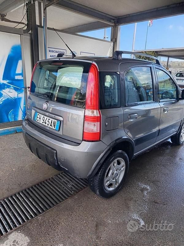 Usata Fiat Panda 4x4 Climbing 74 CV (54 kW) 2011 Grigio Utilitaria