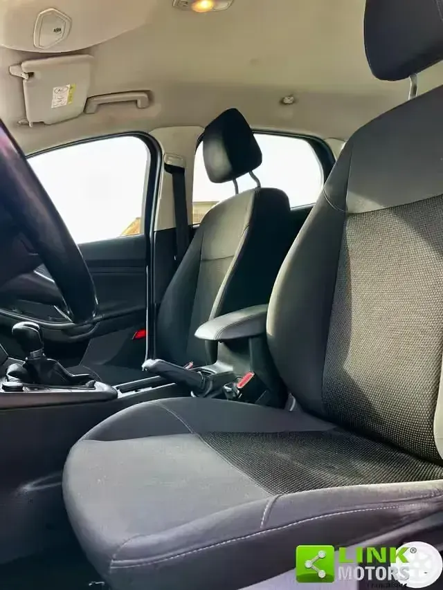 Usata Ford Focus 101 CV (74 kW) 2016 Grigio Berlina