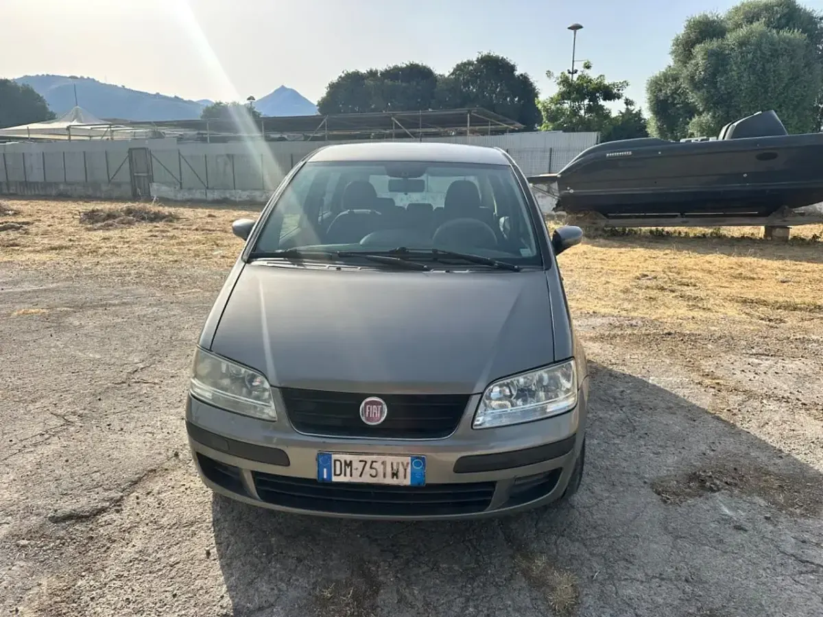 Usata Fiat Idea 69 CV (50 kW) 2008 Oro Monovolume
