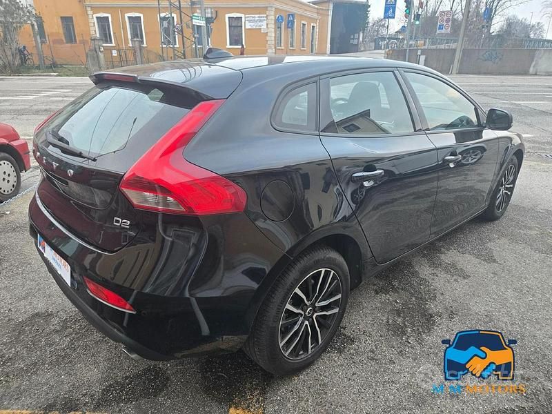 Usata Volvo V40 Plus 120 CV (88 kW) 2019 Nero Berlina