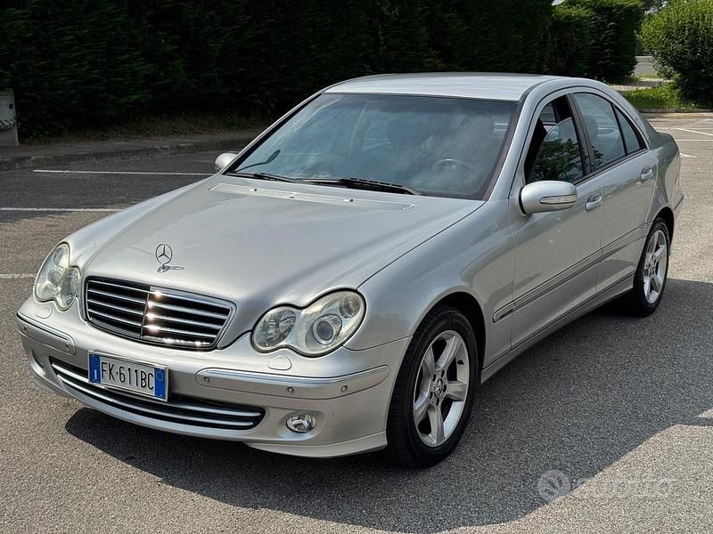 Usata Mercedes C270 Avantgarde 170 CV (125 kW) 2004 Giallo Berlina
