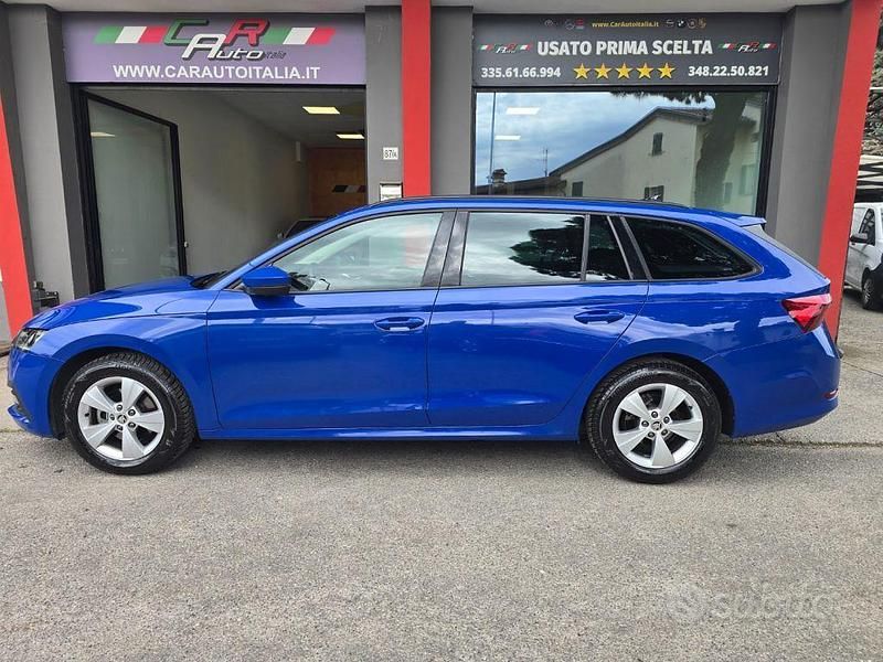 Usata Skoda Octavia Executive 116 CV (85 kW) 2022 Blu mediterraneo Station wagon