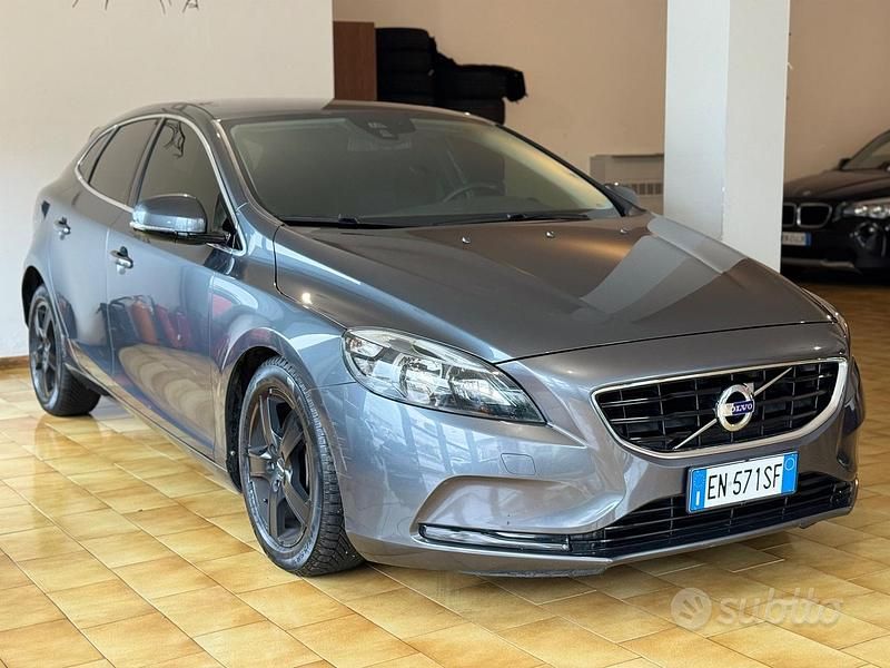 Usata Volvo V40 Summum 150 CV (110 kW) 2014 Grigio Berlina
