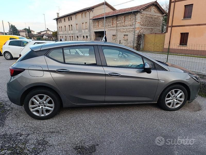 Usata Opel Astra 95 CV (69 kW) 2016 Berlina