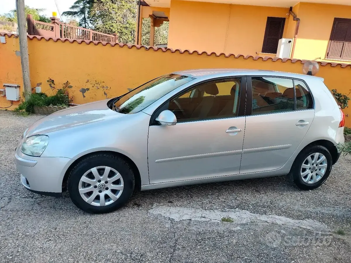 Usata VW Golf V 115 CV (84 kW) 2004 Grigio Utilitaria