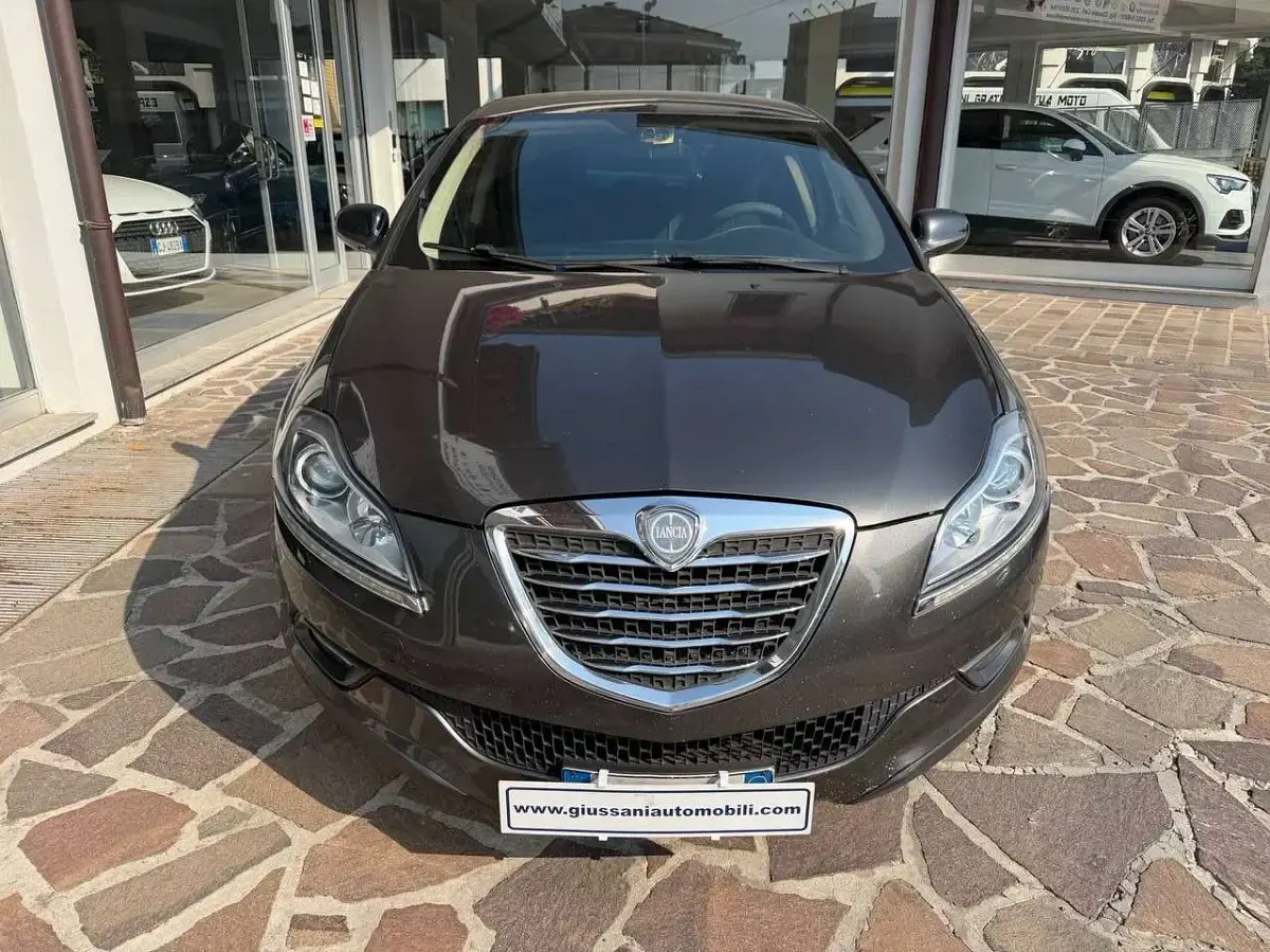 Usata Lancia Delta Gold 120 CV (88 kW) 2011 Grigio Utilitaria