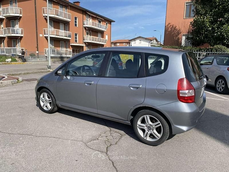Usata Honda Jazz ES 83 CV (61 kW) 2007 Grigio Utilitaria