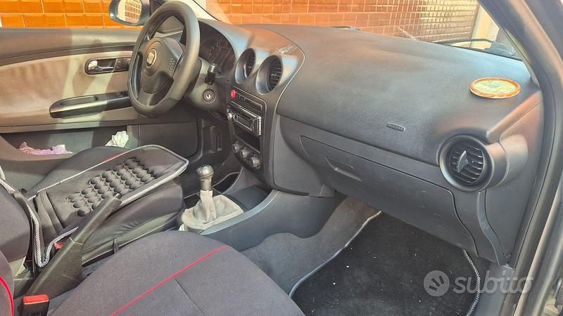 Usata Seat Ibiza 63 CV (46 kW) 2002 Grigio Utilitaria