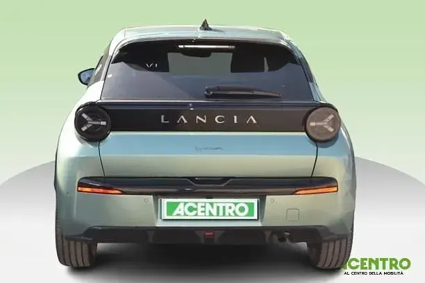 Usata Lancia Ypsilon 101 CV (74 kW) 2025 Nero Utilitaria