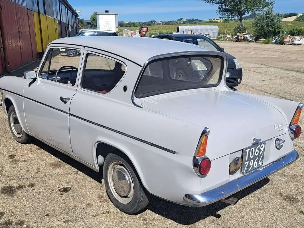 Usata Ford Anglia 39 CV (28 kW) 1965 Grigio Coupé