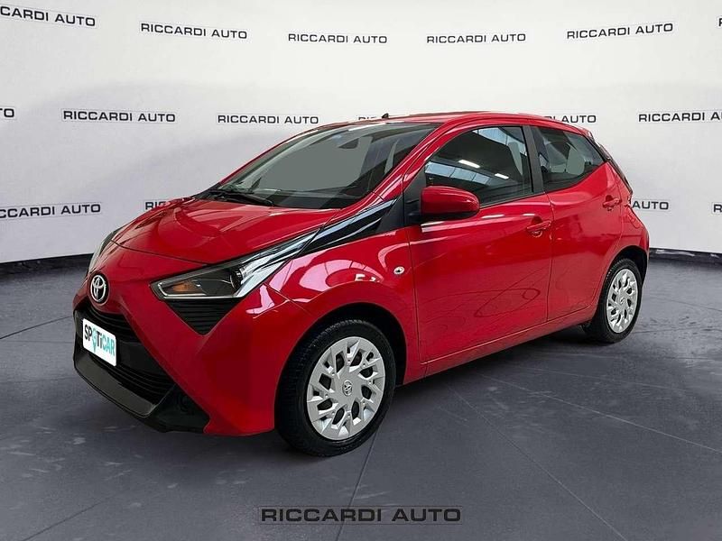 Usata Toyota Aygo Business Edition 72 CV (52 kW) 2019 Rosso Utilitaria