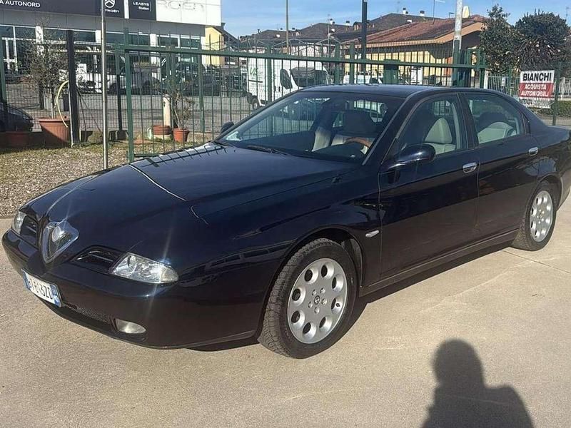 Usata Alfa Romeo 166 Distinctive 150 CV (110 kW) 2001 Blu/azzurro Berlina