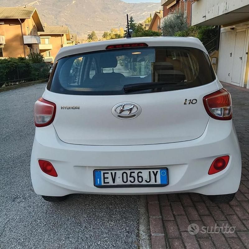 Usata Hyundai i10 66 CV (48 kW) 2014 Bianco Utilitaria